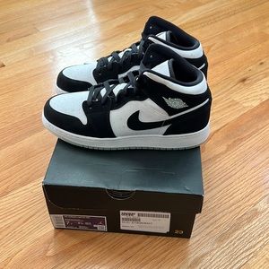 Jordan 1 mid glow in the dark panda gs